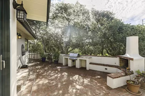 Exterior - 3540 Oak Pl, Carmel, CA 93923 photo 5 of 9