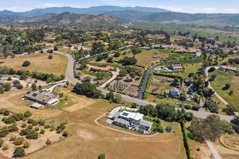 View/Area - 4407 Ramona Dr, Fallbrook, CA 92028 photo 6 of 9
