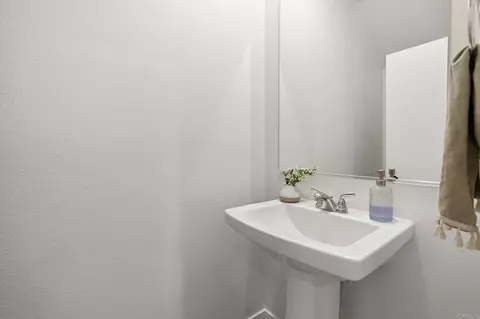 Bath - 311 Minneola Pl, Fallbrook, CA 92028 photo 1 of 4