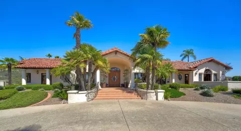 3040 Palm Hill Dr, Vista, CA 92084