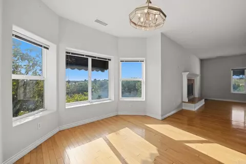 Living - 2596 Green Canyon Rd, Fallbrook, CA 92028 photo 4 of 9