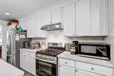 Kitchen - 2012 E Mission Ave #6, Escondido, CA 92027 photo 3 of 8