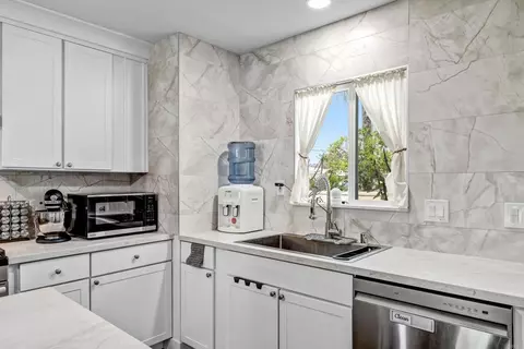 Kitchen - 2012 E Mission Ave #6, Escondido, CA 92027 photo 4 of 8