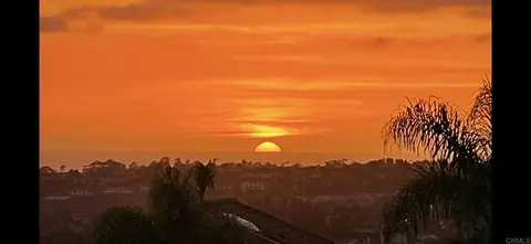 6811 Vianda Ct, Carlsbad, CA 92009