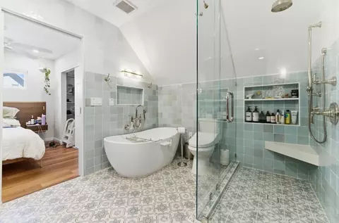 Bath - 8009 Shantung Dr, Santee, CA 92071 photo 1 of 2