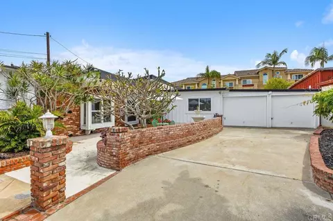 Exterior - 367 Beech Ave, Carlsbad, CA 92008 photo 2 of 10