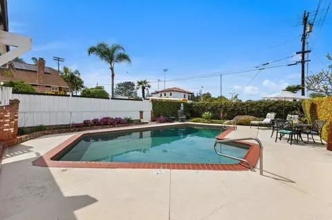 Exterior - 367 Beech Ave, Carlsbad, CA 92008 photo 7 of 10