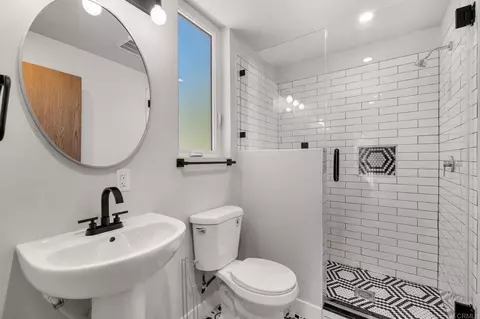 Bath - 139 Almond St, Fallbrook, CA 92028 photo 5 of 8