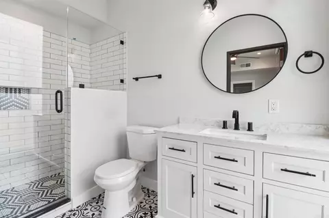 Bath - 139 Almond St, Fallbrook, CA 92028 photo 1 of 5