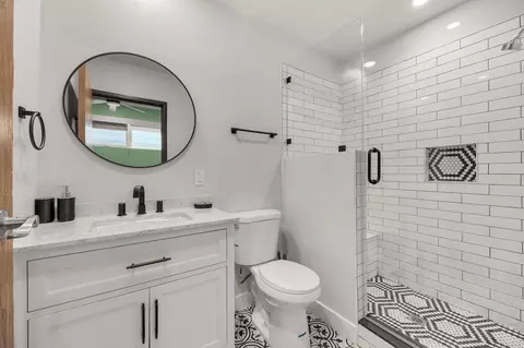 Bath - 139 Almond St, Fallbrook, CA 92028 photo 7 of 8