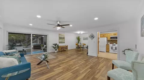 2517 Navarra Dr #1B, Carlsbad, CA 92009