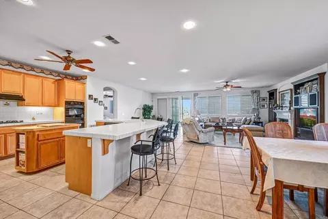 1898 Almagro Ln, Escondido, CA 92026