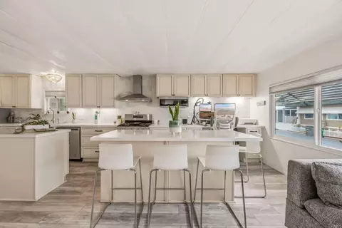 33 Parkwood Ln, Oceanside, CA 92054