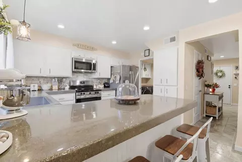 Kitchen - 1988 Arnold Way, Alpine, CA 91901 photo 2 of 4