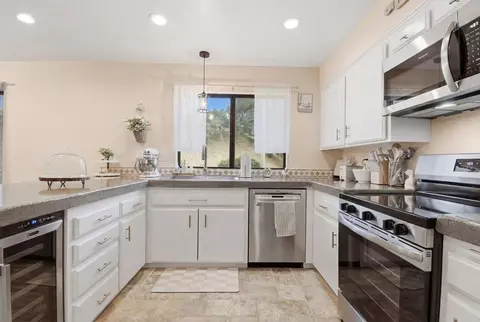 Kitchen - 1988 Arnold Way, Alpine, CA 91901 photo 3 of 4
