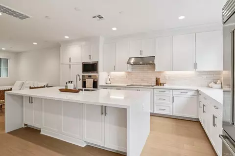 2536 Broom Ln, Carlsbad, CA 92008