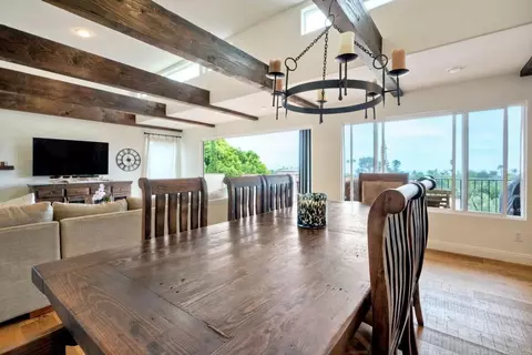 Dining - 1007 Eolus Ave, Encinitas, CA 92024 photo 2 of 2
