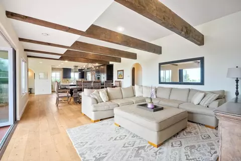 Living - 1007 Eolus Ave, Encinitas, CA 92024 photo 1 of 3