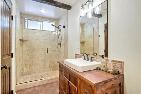 Bath - 1007 Eolus Ave, Encinitas, CA 92024 photo 5 of 6