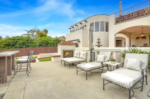 Exterior - 1007 Eolus Ave, Encinitas, CA 92024 photo 5 of 11
