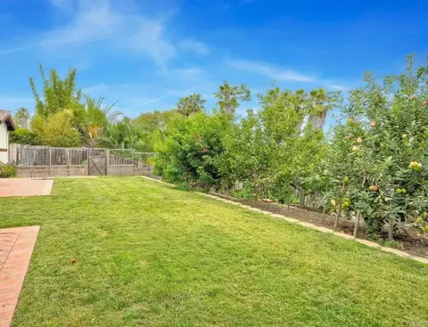 Exterior - 1007 Eolus Ave, Encinitas, CA 92024 photo 9 of 11