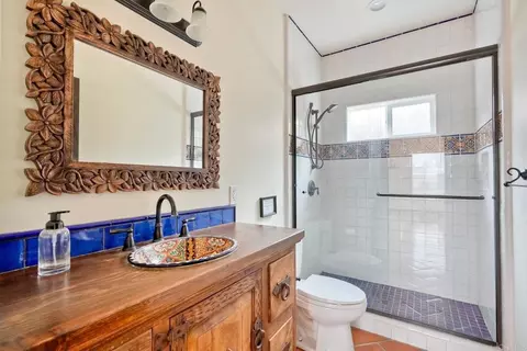 Bath - 1007 Eolus Ave, Encinitas, CA 92024 photo 6 of 6