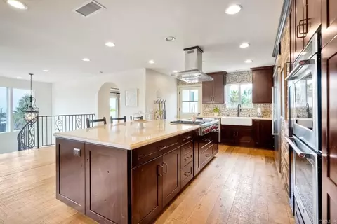 Kitchen - 1007 Eolus Ave, Encinitas, CA 92024 photo 2 of 4