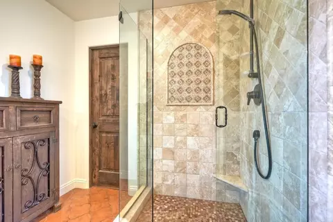 Bath - 1007 Eolus Ave, Encinitas, CA 92024 photo 2 of 6