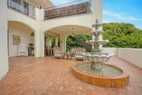 Exterior - 1007 Eolus Ave, Encinitas, CA 92024 photo 6 of 11
