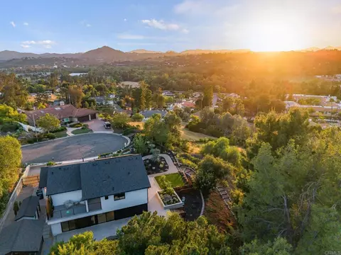 806 Needlerock Pl, Escondido, CA 92025