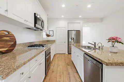 Kitchen - 35647 Garrano Ln, Fallbrook, CA 92028 photo 2 of 4