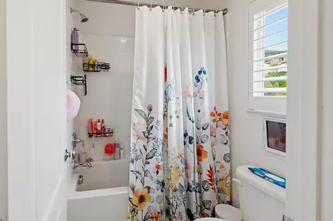 Bath - 35647 Garrano Ln, Fallbrook, CA 92028 photo 7 of 8