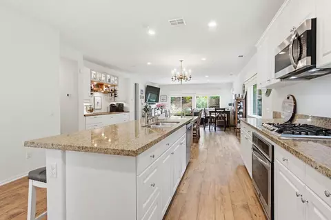 Kitchen - 35647 Garrano Ln, Fallbrook, CA 92028 photo 3 of 4