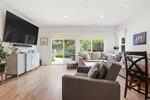 Living - 35647 Garrano Ln, Fallbrook, CA 92028 photo 2 of 2