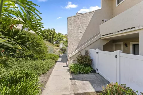 Exterior - 6921 Quail Pl #E, Carlsbad, CA 92009 photo 4 of 6