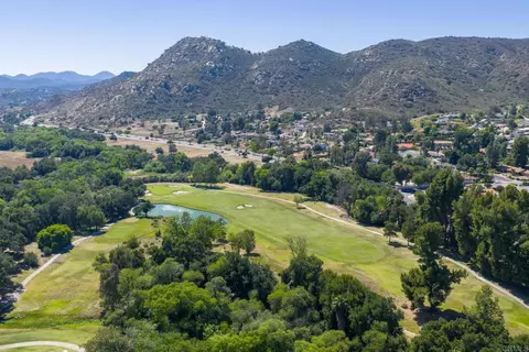 15615 Vista Vicente Dr #11, Ramona, CA 92065