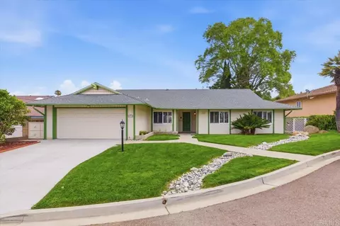 1071 La Reina Dr, San Marcos, CA 92078