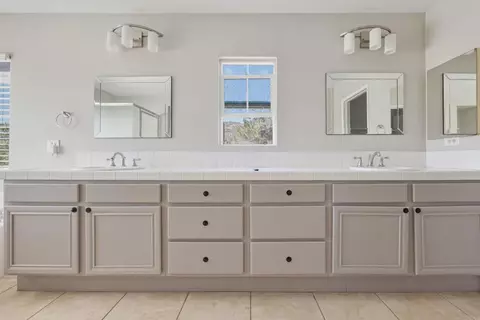 Bath - 45808 Klamath Ct, Temecula, CA 92592 photo 2 of 2