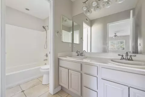 Bath - 45808 Klamath Ct, Temecula, CA 92592 photo 1 of 2