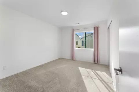 Bedroom - 212 Perennial Pl, Fallbrook, CA 92028 photo 3 of 4