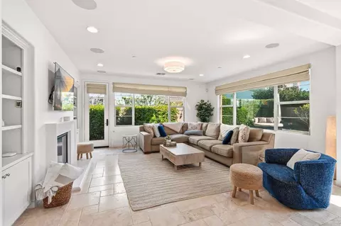 Living - 809 Dolphin Cir, Encinitas, CA 92024 photo 3 of 5