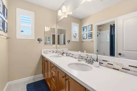 Bath - 809 Dolphin Cir, Encinitas, CA 92024 photo 7 of 8