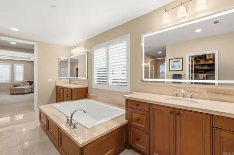 Bath - 809 Dolphin Cir, Encinitas, CA 92024 photo 4 of 8
