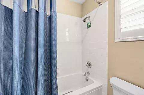Bath - 809 Dolphin Cir, Encinitas, CA 92024 photo 8 of 8