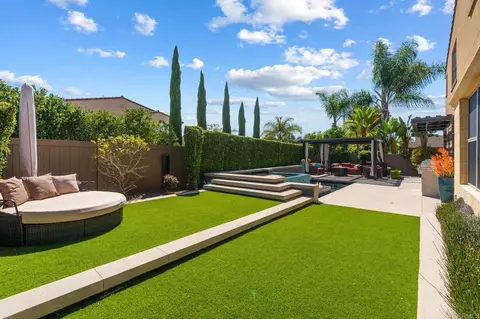 Exterior - 809 Dolphin Cir, Encinitas, CA 92024 photo 2 of 16