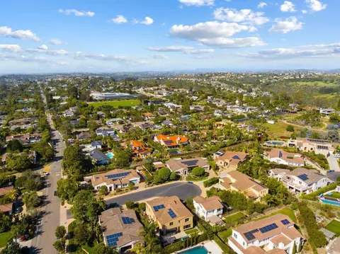 View/Area - 809 Dolphin Cir, Encinitas, CA 92024 photo 9 of 10