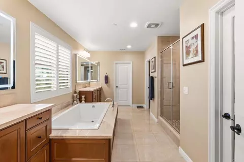 Bath - 809 Dolphin Cir, Encinitas, CA 92024 photo 3 of 8