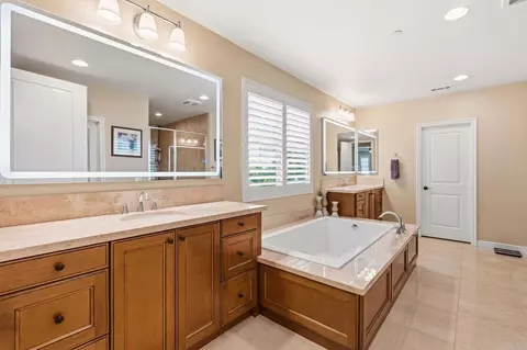 Bath - 809 Dolphin Cir, Encinitas, CA 92024 photo 2 of 8