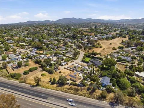 564 Rolling Hills Rd, Vista, CA 92083 photo 9