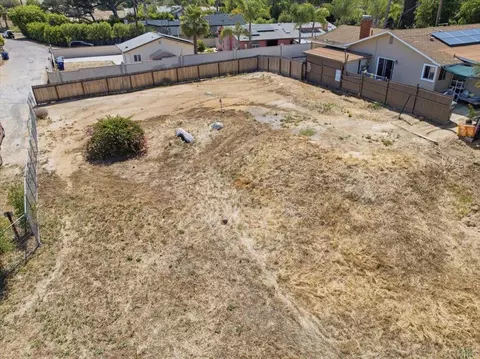 564 Rolling Hills Rd, Vista, CA 92083 photo 17